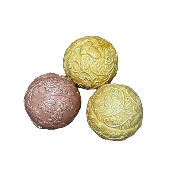 Vtg Set Of 3 carved Decorative Orb Sphere designed of leaves and acorns - Picture 1 of 2